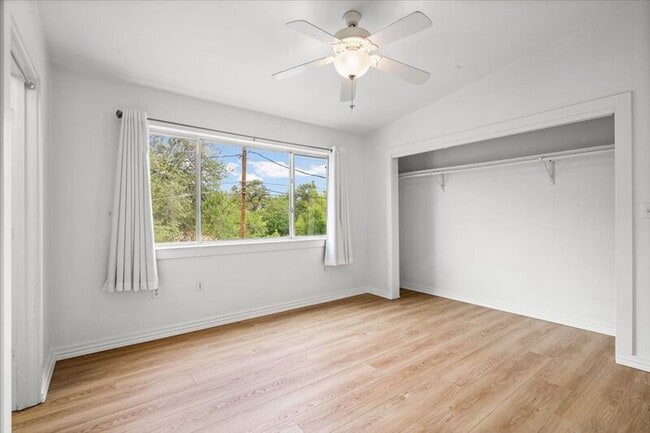 Building Photo - 2200 Dickson Dr