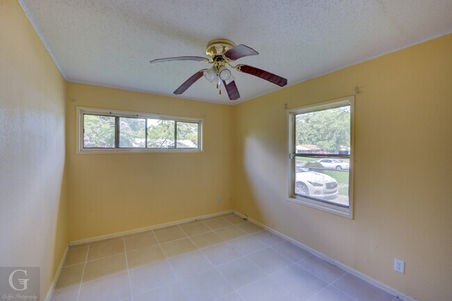 Building Photo - 3051 Amherst St