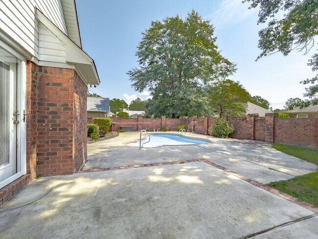 Building Photo - Pool! Now Available!