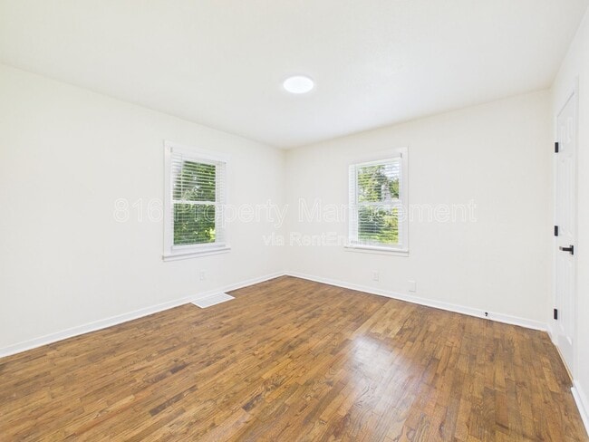 Building Photo - 6607 NE 49th St