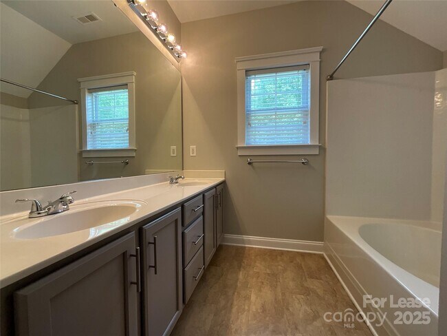 Building Photo - 8228 Ballymore Ct