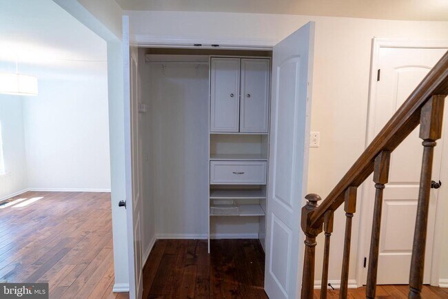 Building Photo - 10100 Walnut Wood Ct