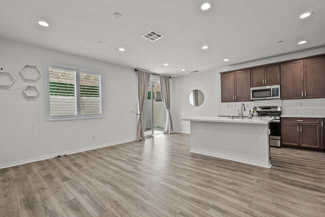 Building Photo - 14610 Isla Vista Dr