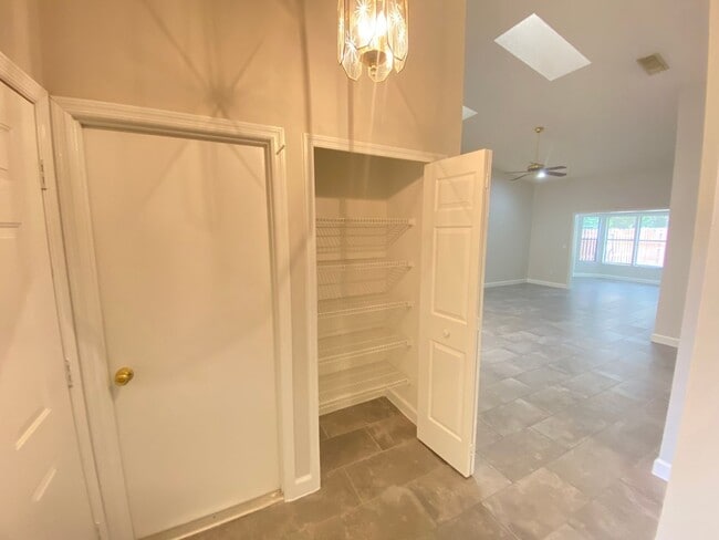 Building Photo - 208 Egret Ct