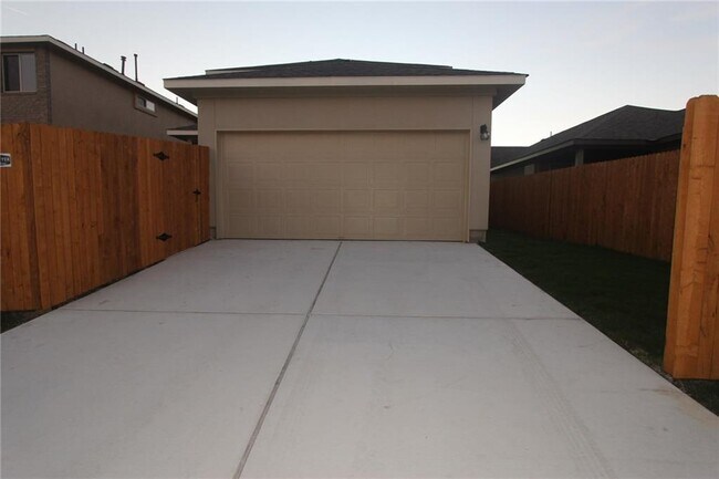 Building Photo - 1044 Britt Ln
