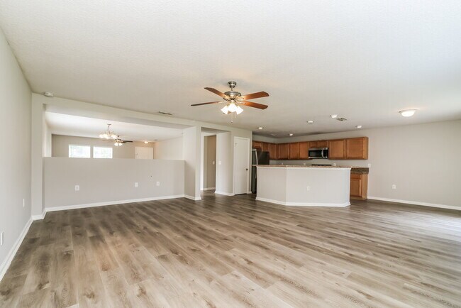 Building Photo - 2273 Brian Lakes Dr E