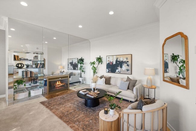 Building Photo - Custom Del Cerro Home with Views