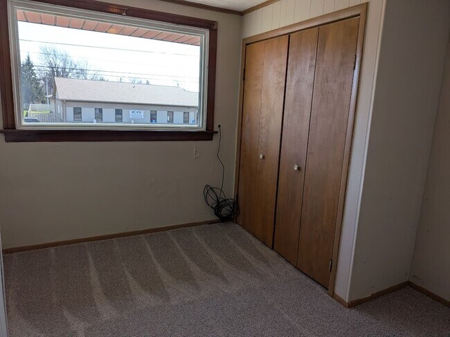 Building Photo - 158 E Maumee Ave