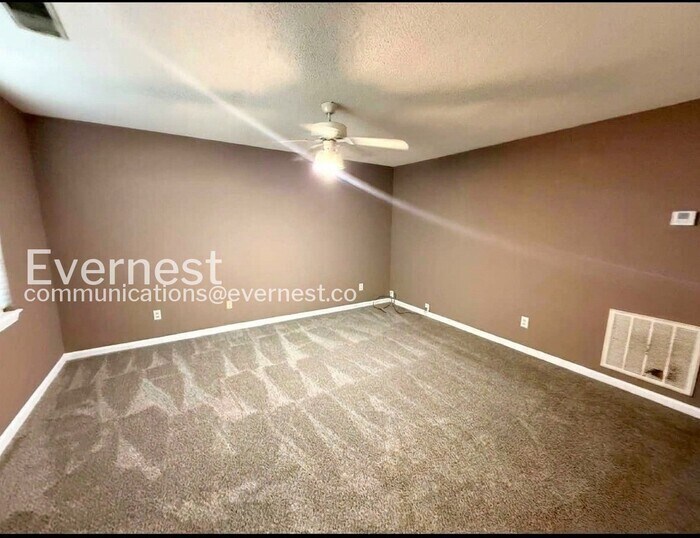 Building Photo - 2543 Hampstead Dr