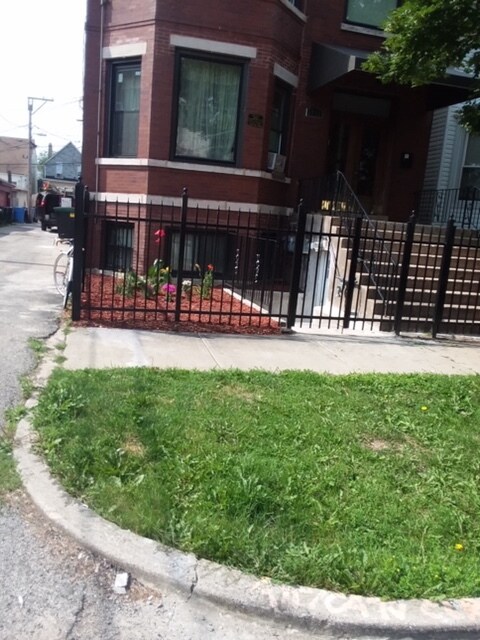 Building Photo - 3713 W Shakespeare Ave