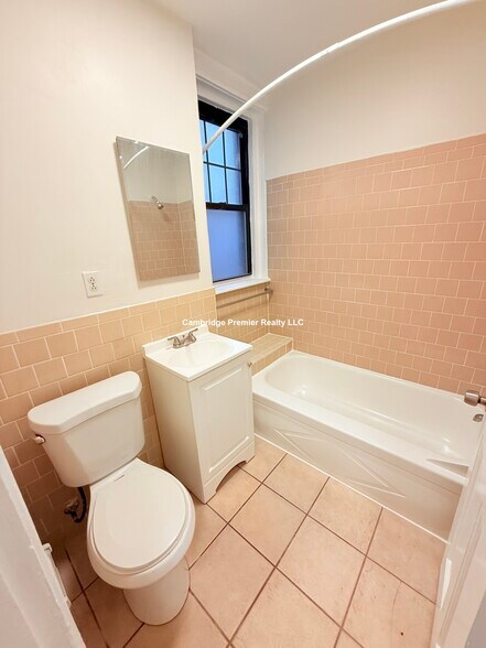 Building Photo - 29 Peterborough St