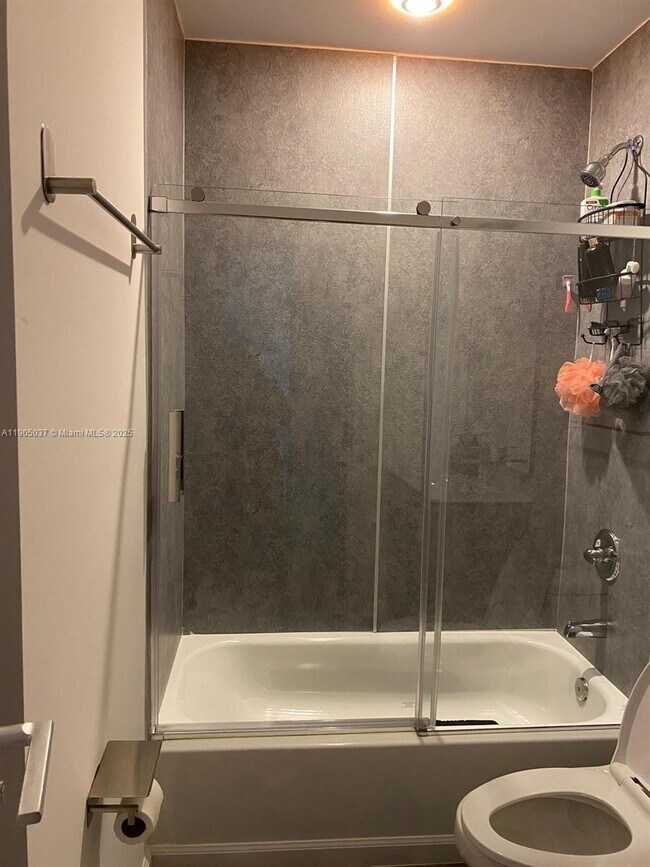 Building Photo - 916 NW 8th St