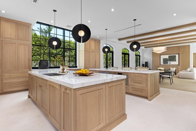 Building Photo - 734 S Ocean Blvd