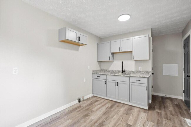 Building Photo - 1311 Liscum Dr