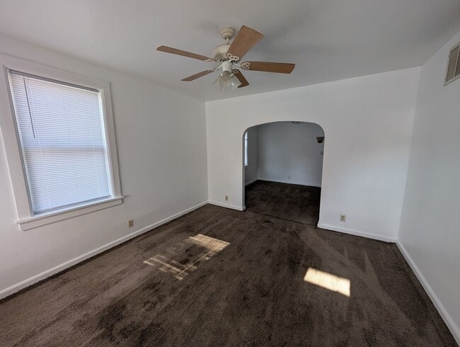 Building Photo - ** Move in Special ** 3-Bedroom, 1.5-Bathroom Side-by-Side Duplex – $1,100/Month