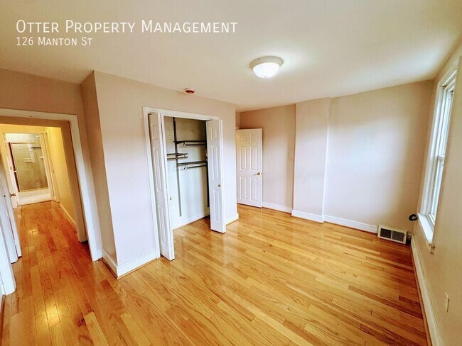 Building Photo - 126 Manton St