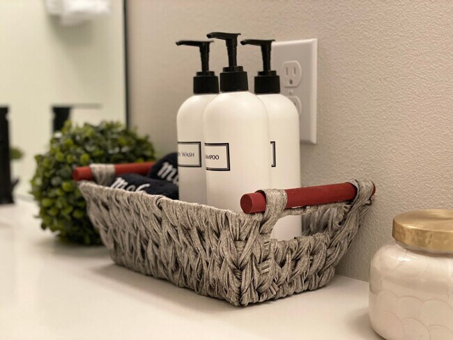 Building Photo - 34 W Cremona St