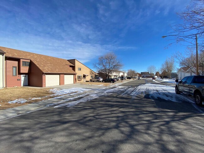 Building Photo - 3 Bedroom, 1.5 Bath Townhome W/ Attached S...