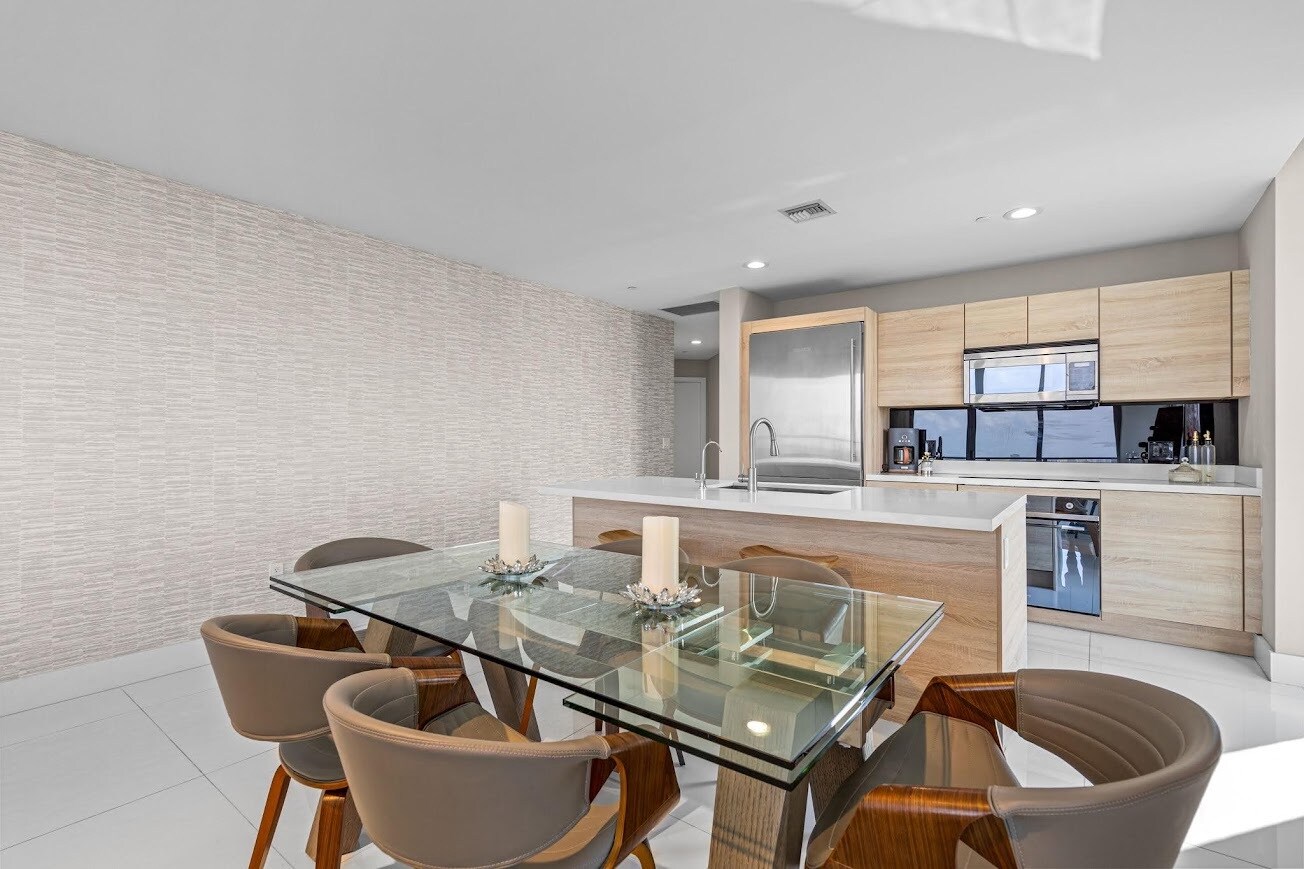Building Photo - 16385 Biscayne Blvd
