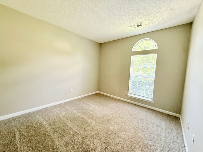 Building Photo - 1706 Oakdale Green Dr