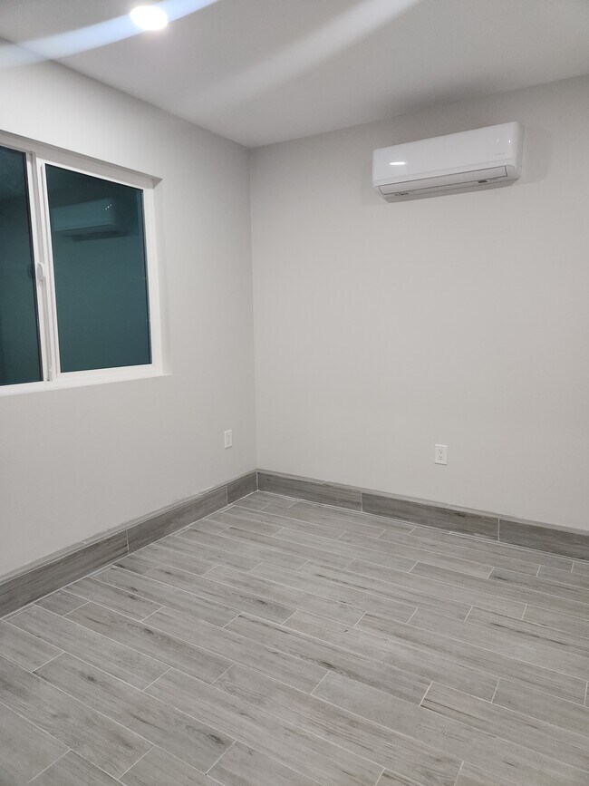 Building Photo - 7415 Laurel Ave