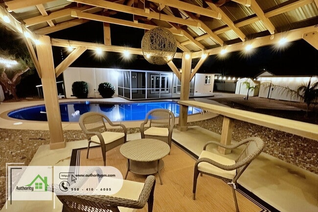 Building Photo - 20231 Margarita Ct E