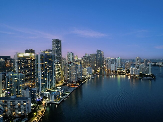 Building Photo - 1300 Brickell Bay Dr