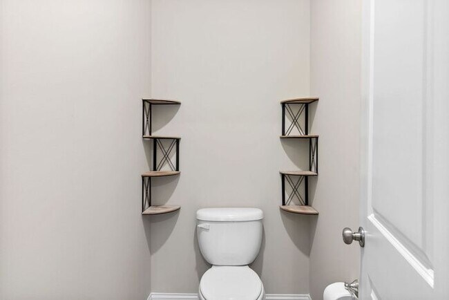 Building Photo - 3 Bedroom, 2.5 Bath Home with Bonus Room