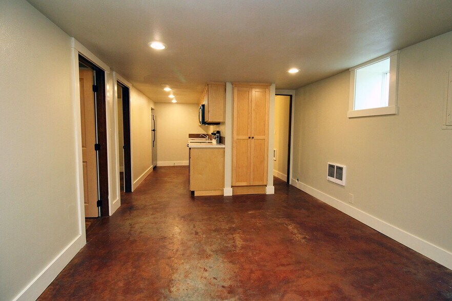 Building Photo - 4815 SE 75th Ave