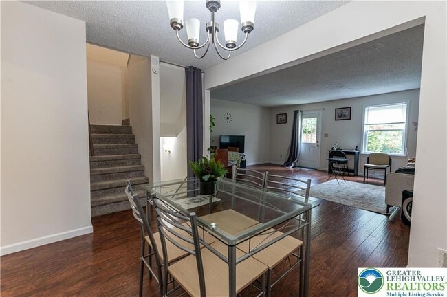 Building Photo - 8315 Countryside Ln