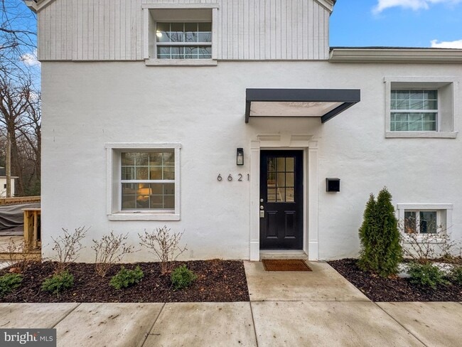 Building Photo - 6621 Hallwood Ave