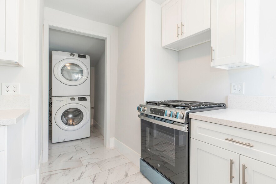 Building Photo - 7020 Greeley St