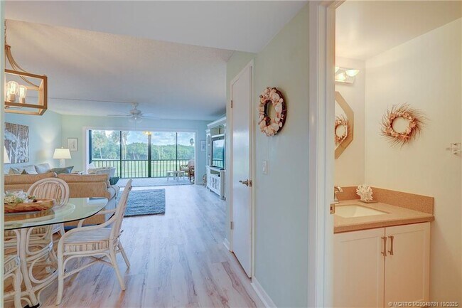 Building Photo - 5532 NE Gulfstream Way