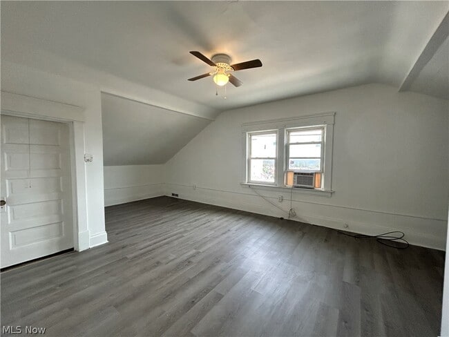 Building Photo - 2526 Sunset Blvd