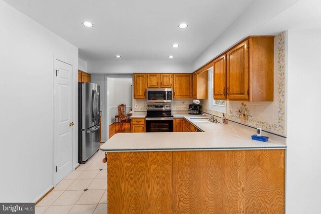 Building Photo - 8009 Frontier Dr