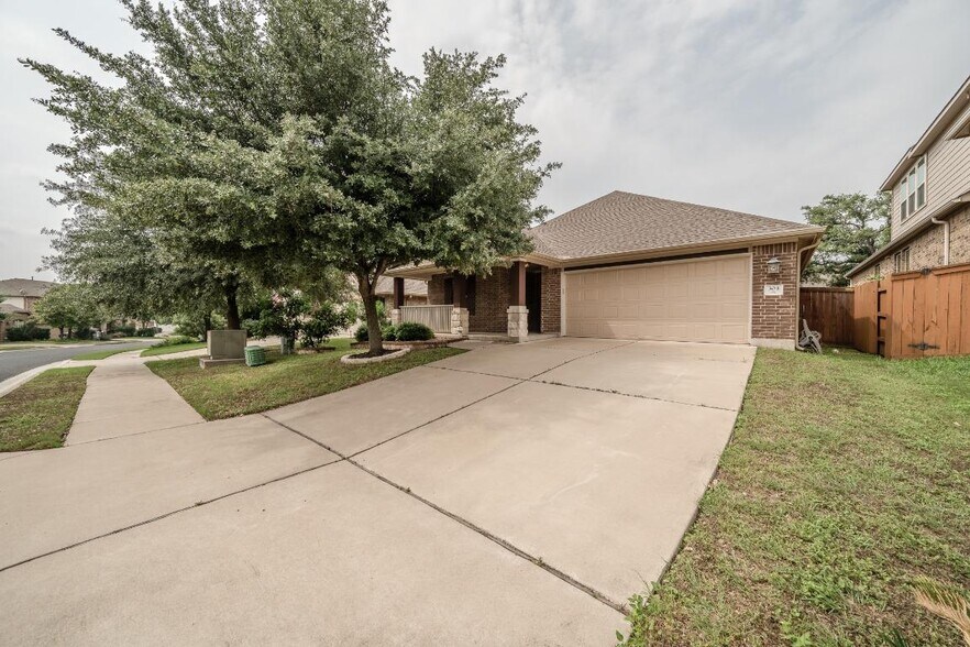 Building Photo - 304 Jack Ryan Ln