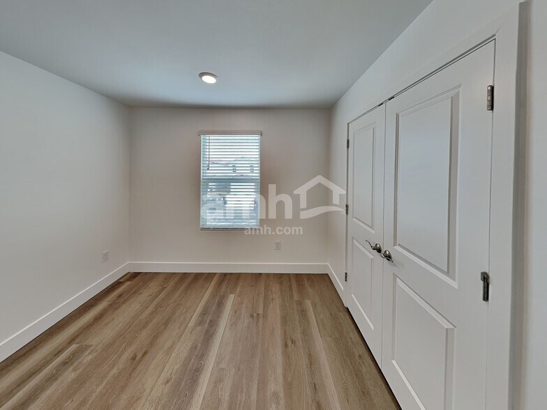 Building Photo - 9535 E Friedel Dr