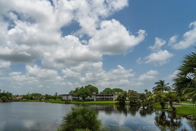 Building Photo - 203 W Greenway Dr