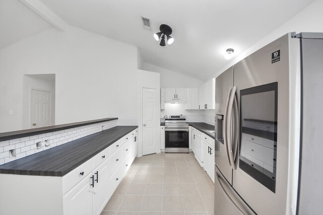 Building Photo - 1610 7th St