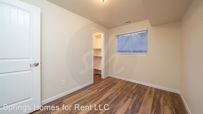 Building Photo - 3 br, 2 bath House - 5330 Solar Ridge Dr