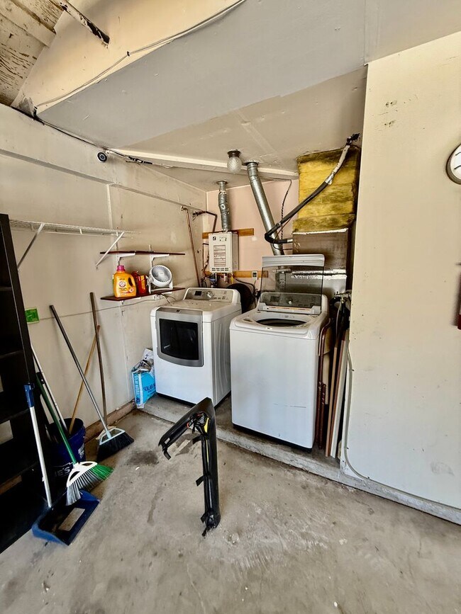 Building Photo - 3466 Siskiyou Cir