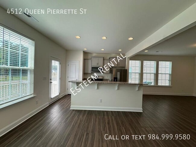 Building Photo - 4512 Queen Pierrette St