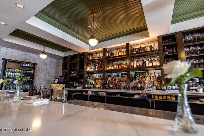 Building Photo - 365 Broadway