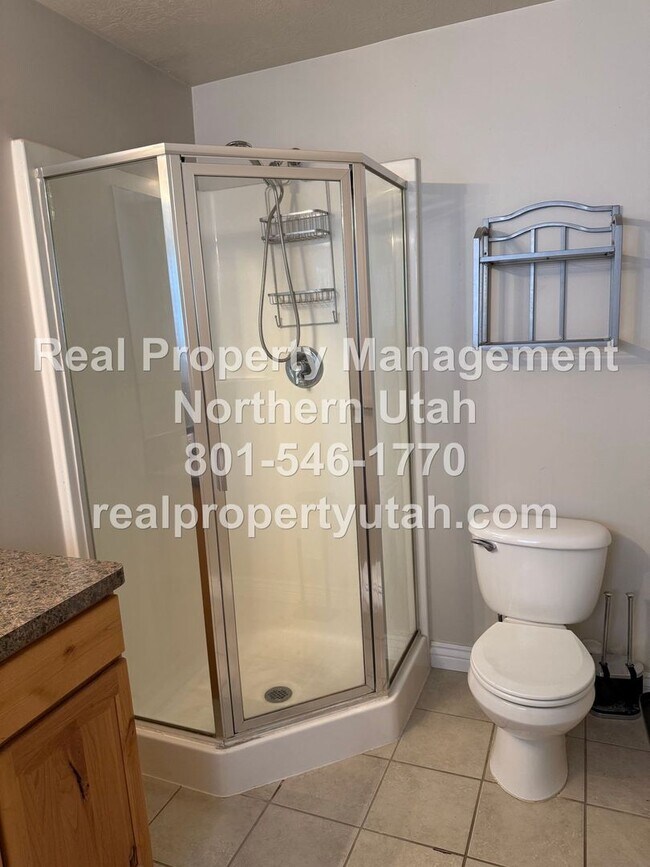 Building Photo - 3 Bedroom 2 Bath Home Now Available!