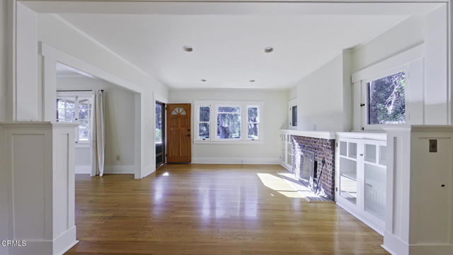 Building Photo - 1915 Las Lunas St