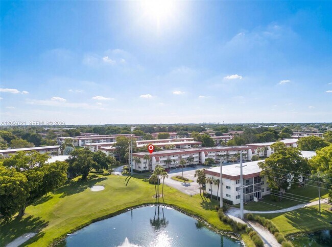 Building Photo - 681 S Hollybrook Dr