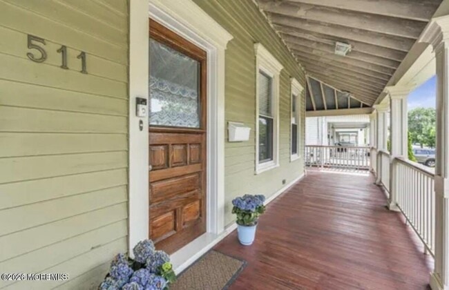 Building Photo - 511 4th Ave