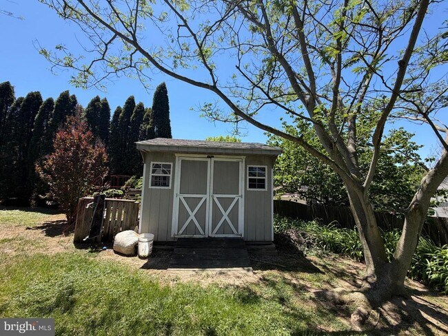 Building Photo - 407 Tamarack Cir