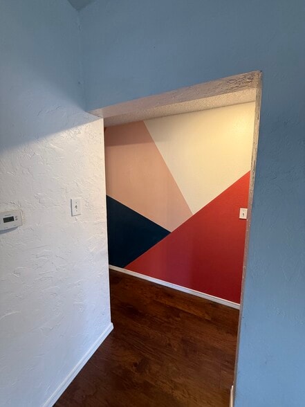 Building Photo - 406 E 43rd St