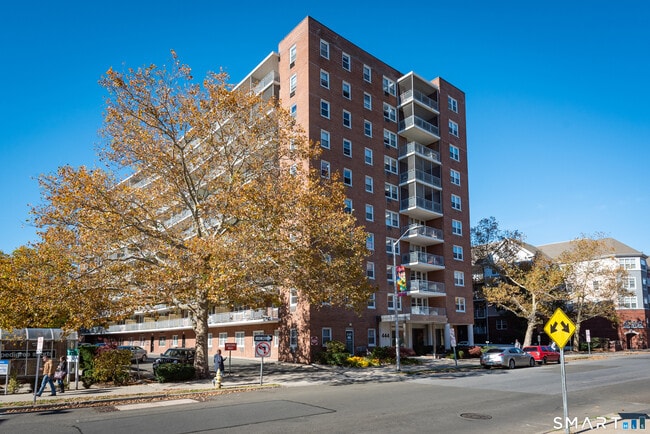Building Photo - 444 Bedford St